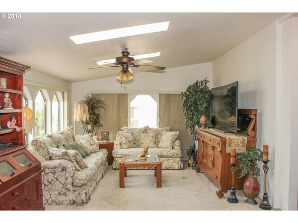 161 Green Siding Rd, Roseburg, OR 97471